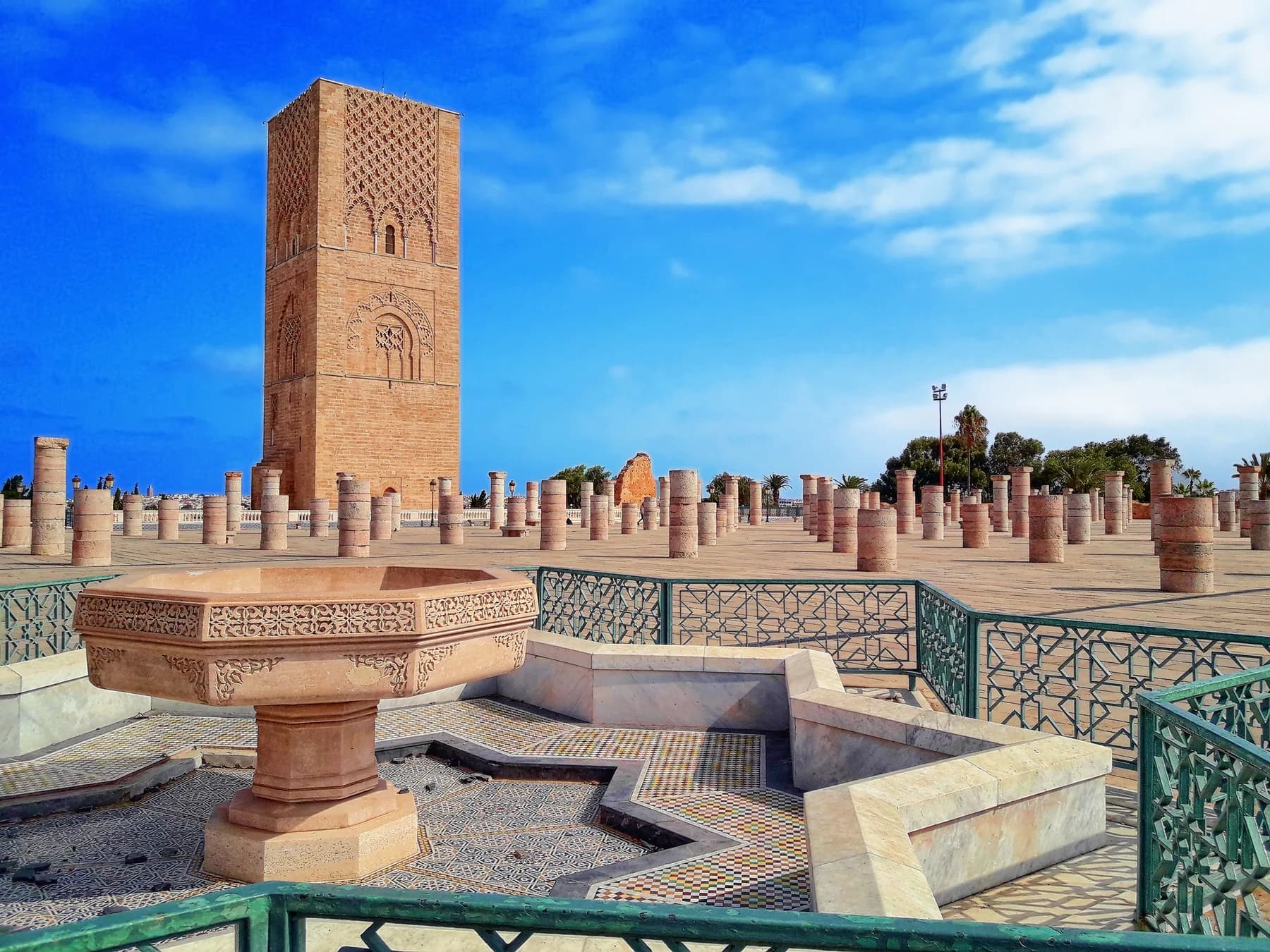 Tour Hassan dans le quartier Hassan à Rabat