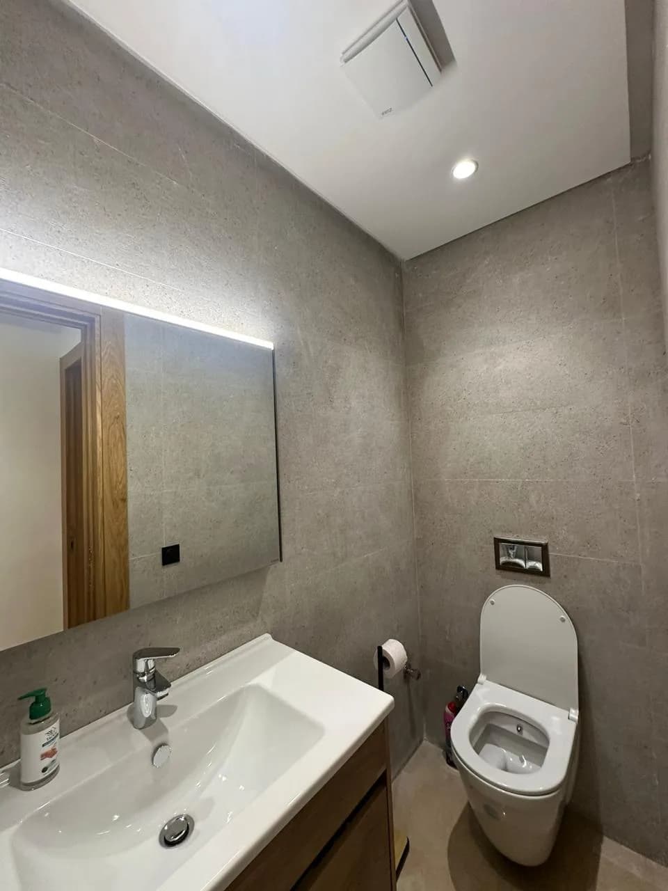 Al Yazid — salle de bain, coin lavabo