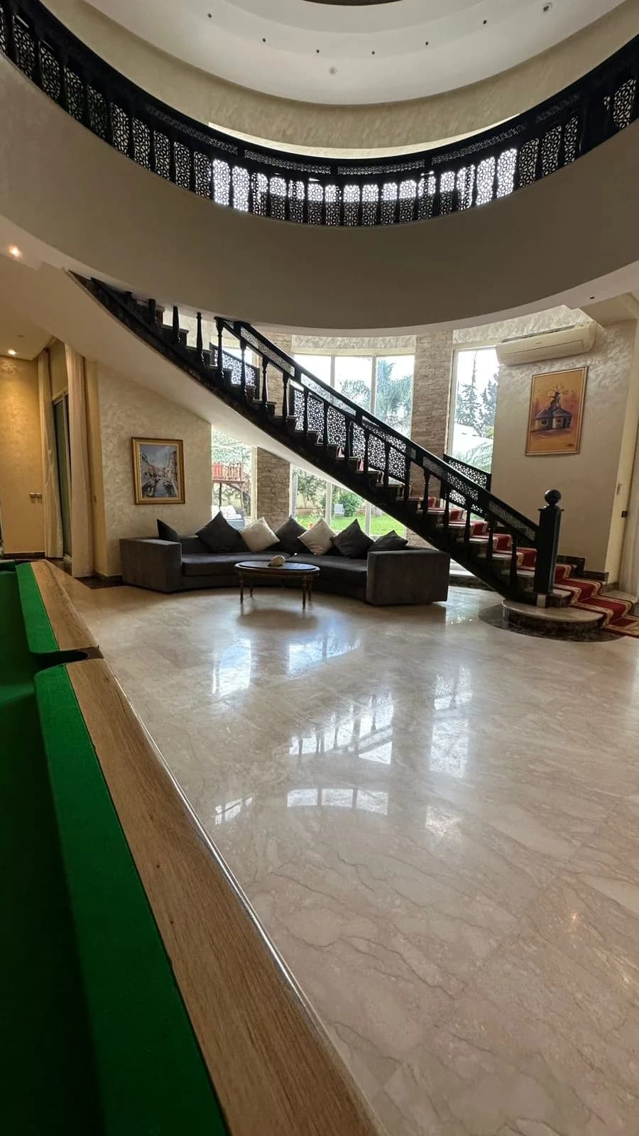Villa Nova à Rabat — vue d'ensemble du hall et de la piscine privée
